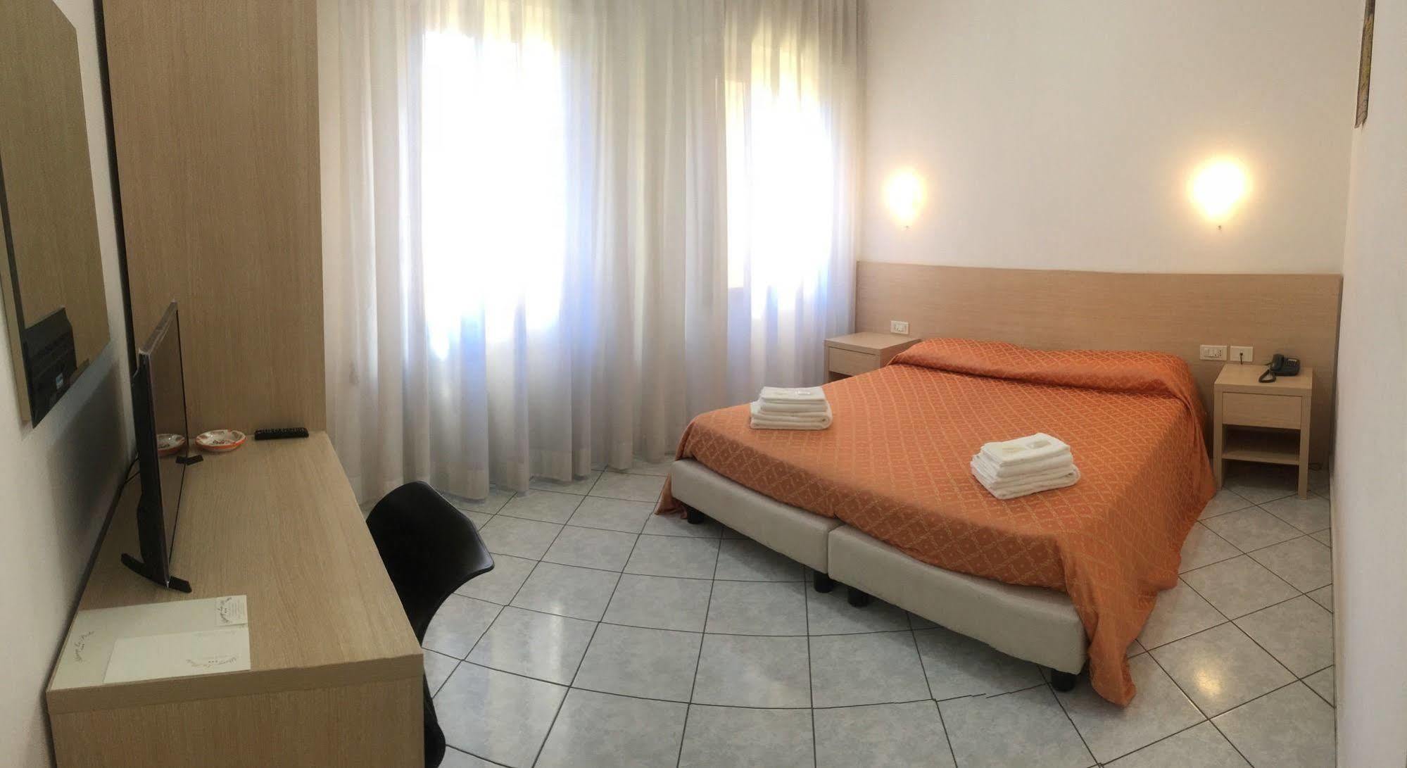 Albergo La Posta Arezzo Badia Al Pino Exterior foto